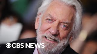 Donald Sutherland quotHunger Gamesquot quotMASHquot actor dies at 88 [upl. by Htenay470]