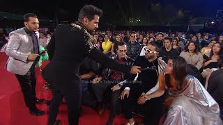 Ranveer Singh Alia Bhatt Vaani Kapoor ke saath masti  The 21st ITA Awards  Part 5 [upl. by Elitnahc]