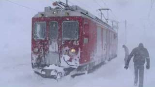 Treinen in de sneeuw Zwitserland Les trains dans la neige Suisse Switzerland Schweiz [upl. by Siaht456]