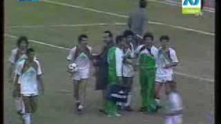 اعتداء لاعبى الجزائر على لاعبى منتخب مصر عام 1984 [upl. by Gilus784]