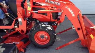 KUBOTA B2920HSD WITH KUBOTA LA364 LOAER REMOVAL [upl. by Yennej]