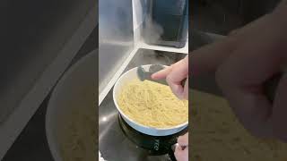 橄欖油蒜香意粉🥣Spaghetti with olive oil and garlicoliveoil garlicspaghettifood cooking [upl. by Bell247]