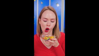 Nie ma nudnego makijażu z cukierkami Skittles Ostateczny trik kulinarny na szybki makijaż 🥰🌈 [upl. by Sherman937]