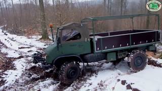 Unimog 404 S Bundeswehr in unwegsamen Gelände [upl. by Anailil]