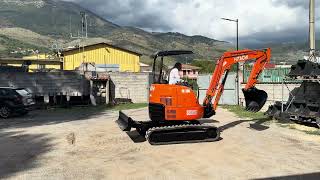 MINIESCAVATORE HITACHI EX30U GIROSAGOMA [upl. by Berfield]