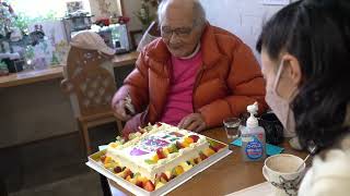 【藤城清治先生99歳】 クリスマス会とアビーのお誕生日 [upl. by Nyletac]