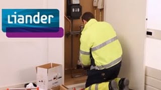 Installatie van de slimme meter door monteur Liander [upl. by Eiblehs]