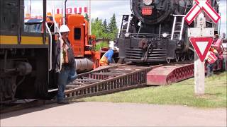 Aikenknees Railway 39  Unloading 1392 Stettler 20170622 [upl. by Adnawt]