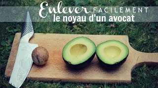 Comment enlever le noyau dun avocat  Techniques de cuisine [upl. by Acirrehs106]