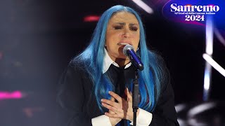 Sanremo 2024  Loredana Berté canta quotPazzaquot [upl. by Aicre427]