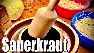 Sauerkraut selber machen Rezept Anleitung Sauerkraut selbst fermentieren im Sauerkrauttopf [upl. by Hannaj727]