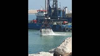 dragage au port de Casablanca [upl. by Saretta126]