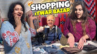 Itwar Bazar Shopping Karnay Gaye 🛍️  Market Mein Fans Se Mulaqat 🥰 [upl. by Hcire770]