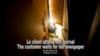 Le client attend son journal [upl. by Farkas]