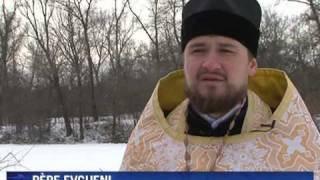 Ukraine plongée dans leau glacée pour les Orthodoxes [upl. by Ahsaeyt]