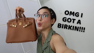 Hermes Birkin 25 Gold on Gold 🔑😱  Unboxing What Fits When Worn [upl. by Mariska729]