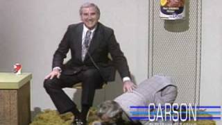 Johnny Carson Bloopers Johnny Helps with the Alpo Dog Food Ad on Johnny Carsons Tonight Show [upl. by Roter]