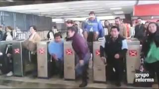 ESTO ESTA PASANDO EN EL METRO POR EL GASOLINAZO RENUNCIA PEÑA NIETO [upl. by Bobby]