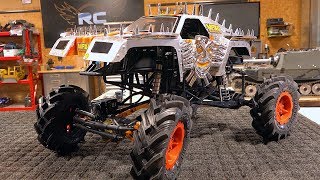 MONSTER JAM MAX D AXIAL SMT10 MUD TRUCK BUILD PT3  Electric 110 scale  RC ADVENTURES [upl. by Olrac]