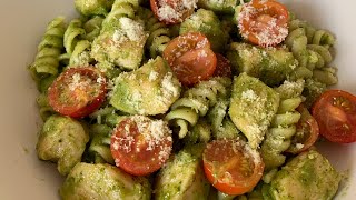 Receta de Pollo y pasta al pesto [upl. by Noremmac]