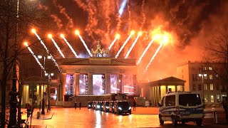 Feuerwerk am Brandenburger Tor Berlin an Silvester 2020 [upl. by Hughes]