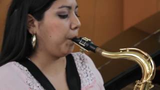 Saxofonista peruana Claudia Medina [upl. by Neved]