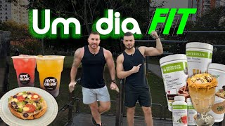 Existe COMIDA FIT gostosa Fizemos um TREINO e depois fomos atrás de um lugar gostoso para comer [upl. by Alac862]