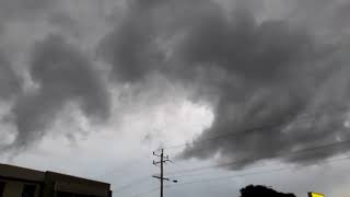 Frankston SE Melbourne clouds before thunderstorm from Port Phillip Bay arrives 610pm 4102024 [upl. by Guillemette603]