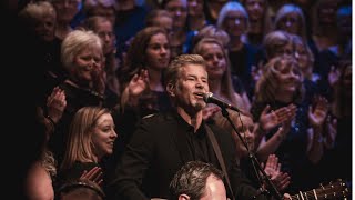 How great Thou art  by Praise Gathering ft Paul Baloche [upl. by Elbas]