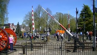 Spoorwegovergang Beekbergen  Dutch railroad crossing [upl. by Novyart]