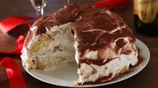 ZUCCOTTO DI PANDORO CON PANNA E NUTELLA Ricetta facile [upl. by Verge]