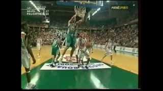 Boris Diaw passe décisive 2001 [upl. by Airotnes896]