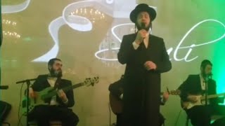 Motty Ilowitz amp Strumz Performing At A Bar Mitzvah  מאטי אילאוויטש עם סטרומז [upl. by Varuag812]