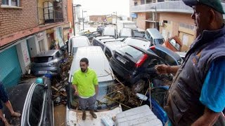 Espagne  après les scènes apocalyptiques proche de Valence des habitants totalement sous le choc [upl. by Thetis662]