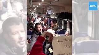 Serrés quotcomme des sardinesquot des usagers chantent dans le TER Nantes Pornic [upl. by Parthinia]