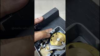 COMBINATION LOCK RESET mallusafecracker locksmithhack howitworks chubb diy [upl. by Nela]