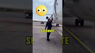 A mulher não conseguiu abrir a porta do avião 👩 [upl. by Adriene]