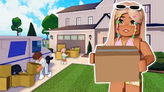 🏡 MOVING into our NEW HOUSE on Berry Avenue  Roblox Roleplay [upl. by Dietz]