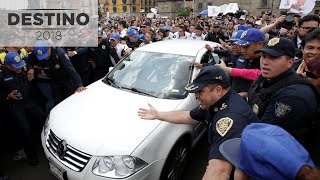 Multitud acompaña a López Obrador en sus trayecto a Palacio Nacional [upl. by Nodmac546]