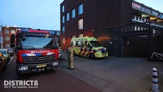 Jongemannen zakken door dak van parkeergarage en raken gewond De Bockstraat Den Haag [upl. by Ayouqat]