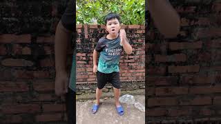 Đứa con hư trêu chọc mẹ  The spoiled child teases the mother shorts [upl. by Ennovaj]