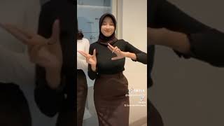 Jilbab hot manis cantik dan seksi viraltiktok [upl. by Noreg690]