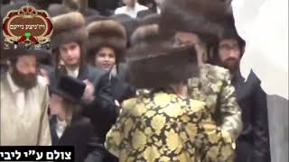 Viznitz Rebbe Dances Mitzvah Tantz At His Sisters Einikels Wedding  Tammuz 5784 [upl. by Airliah]