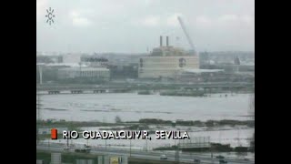 El río Guadalquivir se desborda de su cauce a su paso por Sevilla 1996  Inundaciones en Andalucía [upl. by O'Dell]