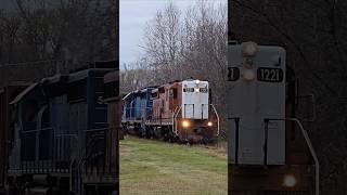 ELS 1221 SD9 Charges North Across White Pine Road Heading Towards Crivitz WI trainhorn trains [upl. by Pedroza]