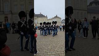 Dansk Livgarden vagtskifte Danish royal guard 💂💂‍♀️Livgarden Soldat Amalienborg [upl. by Alul]