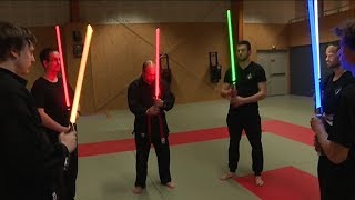 Combat de sabre laser  une discipline en vogue en Normandie [upl. by Naitsyrk702]