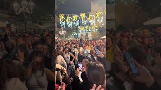 PERO MIRA COMO BEBEN LOS PECES EN EL RÍO  VESRSIÓN FLAMENCO  CANTANDO VILLANCICOS EN LA CALLE [upl. by Nauqal]