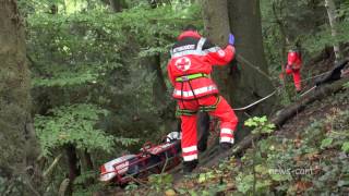 Wanderer stürzt 25 Meter in die Tiefe  Stundenlanger Großeinsatz in Kelheim am Frauenberg [upl. by Asilej]