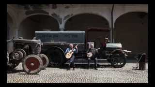 quotCrapa peladaquot guitar banjo and tractor [upl. by Artinad797]